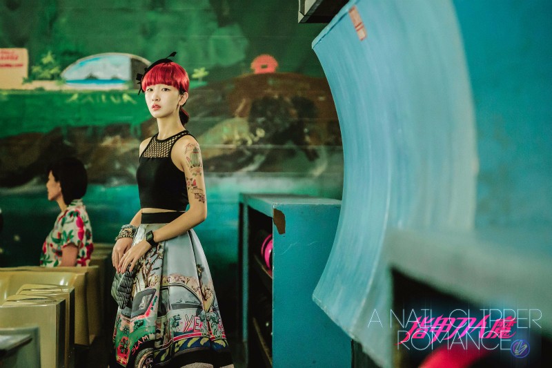 1489487653916522.jpg 周冬雨衣著復(fù)古.jpg