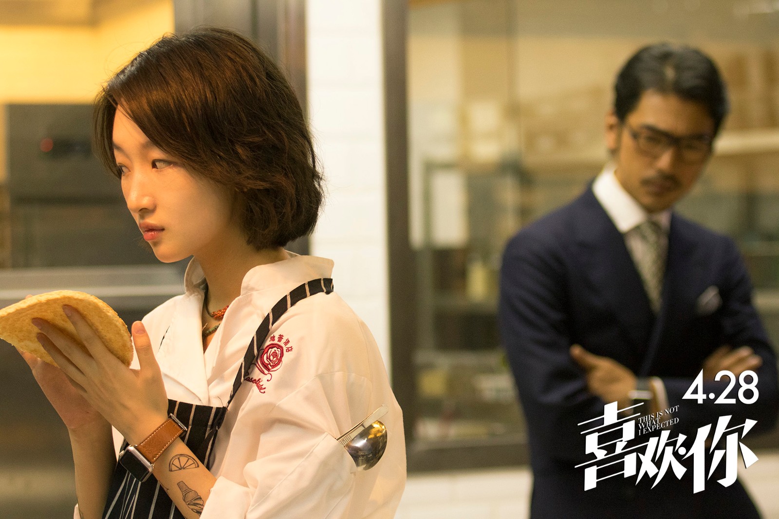 1490260073239216.jpg 劇照4-周冬雨觀察金城武.jpg